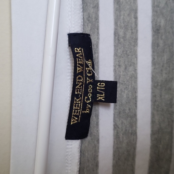 Elegant White and Gray Striped Sweater by Week-End Wear by Coco Y Club Neverworn - Picture 2 of 4